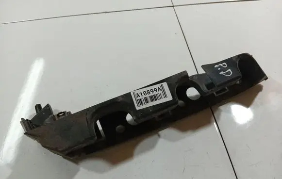 Peugeot 407 Front bumper mounting bracket 9644645680