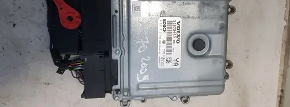 Volvo XC70 Engine control unit/module 31272462AA 0281012765