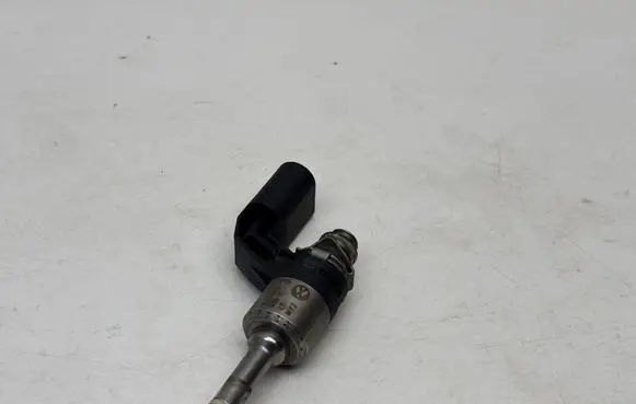 Volkswagen Eos Fuel injector 03C906036F