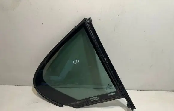 Rear vent window glass