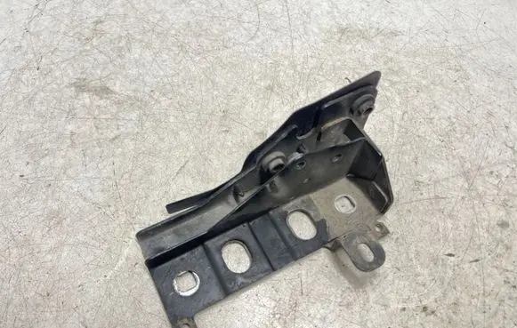 Land Rover Range Rover Sport L320 Radiator mount bracket 91051