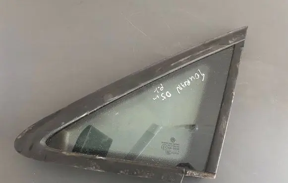 Volkswagen Touran I Front triangle window/glass DOT24M68AS2 E000255 43R00048