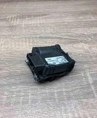 Audi A8 S8 D3 4E Air flap motor/actuator 0132801319 4E0820511