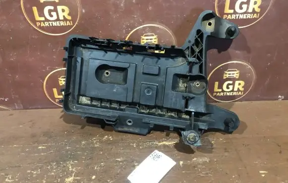 Battery tray