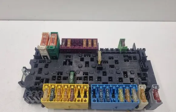 Mercedes-Benz B W246 W242 Fuse module A2469067100 2469067100