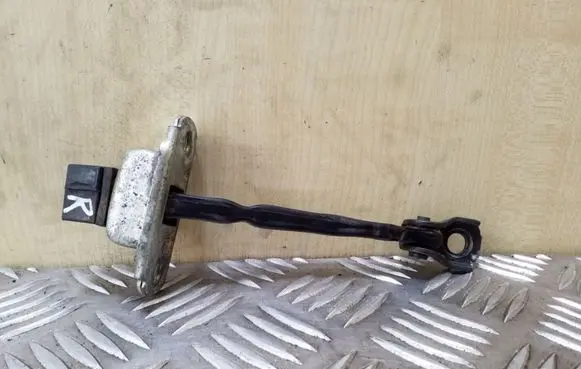 Mitsubishi Pajero Rear door check strap stopper