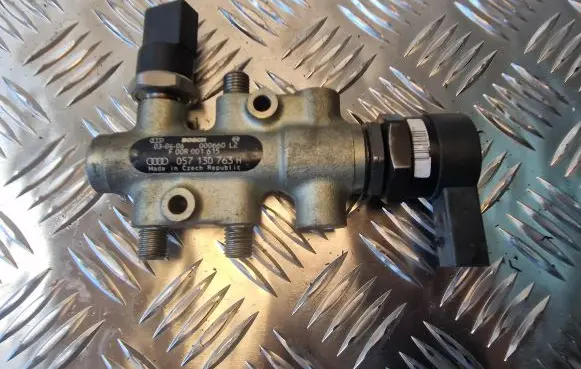 Audi A8 S8 D3 4E Fuel main line pipe 057130763H 057130764B 0281002606