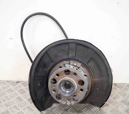 Rear wheel hub