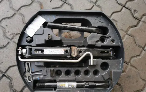 Renault Laguna III Tool set 995040007R