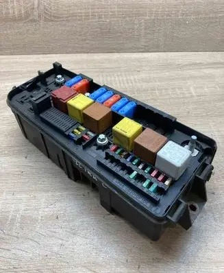 Opel Vectra C Fuse module 13187191