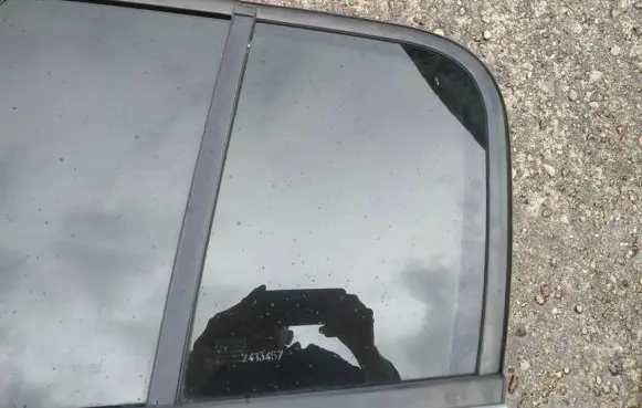 Renault Megane II Rear vent window glass 