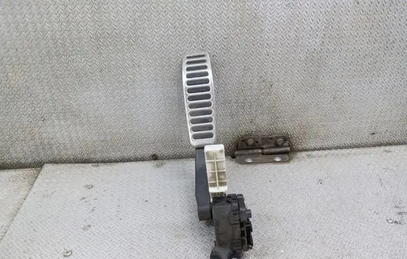 Volkswagen Touareg I Accelerator throttle pedal 7L6723507