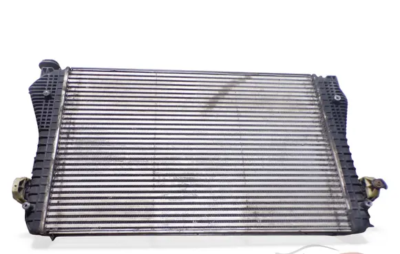 Volkswagen PASSAT B7 Coolant radiator 3AA145805A 3AA121345