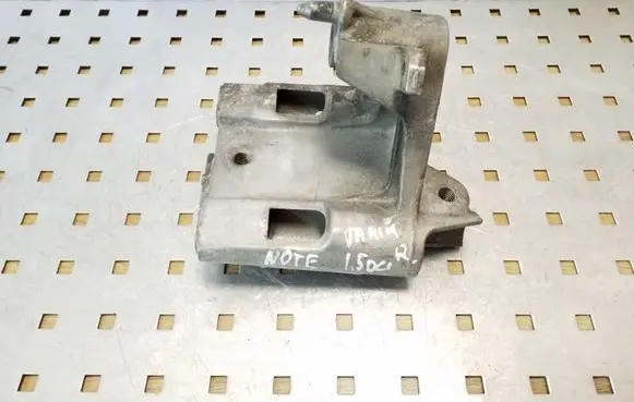 Nissan Note (E11) Engine mounting bracket