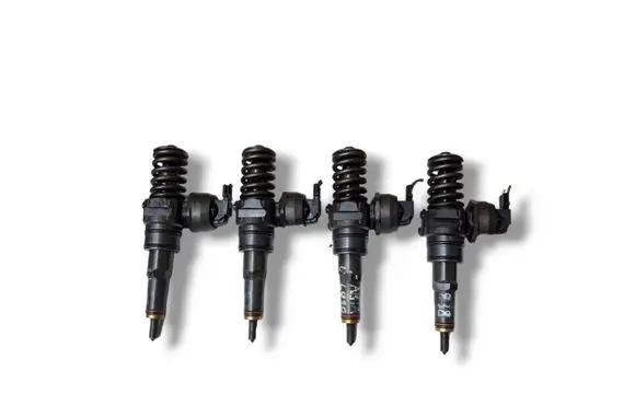 Skoda Fabia Mk2 (5J) Fuel injector 0414720215 038130073AG