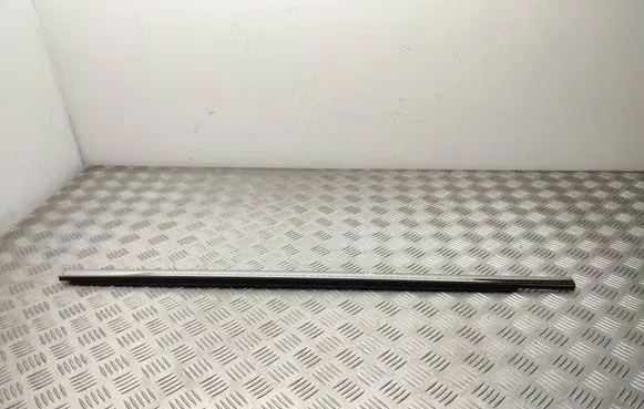Ford Escape III Front door glass trim molding