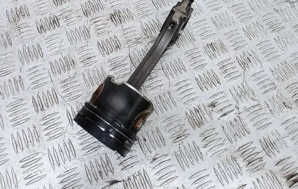 Mitsubishi ASX Piston with connecting rod M174