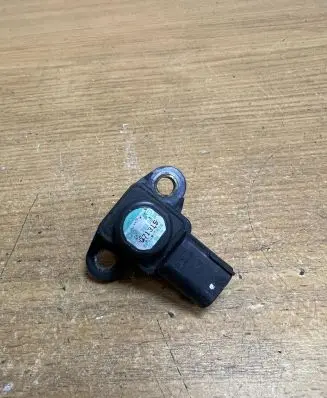 Mercedes-Benz E W211 Air pressure sensor A0051535028 F3897