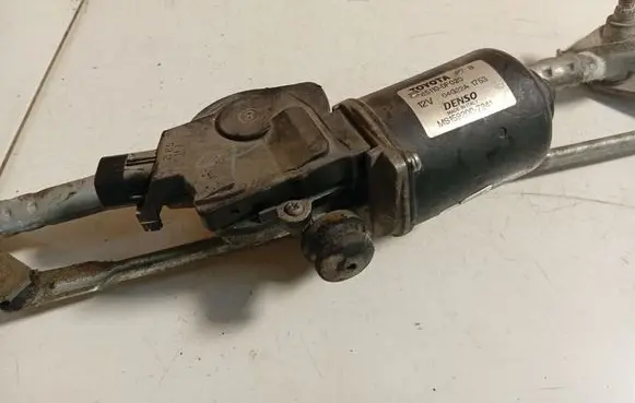 Toyota Corolla Verso AR10 Wiper motor 851100F020