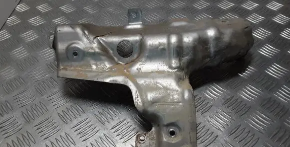 Volvo V40 Heat shield in engine bay 31361957