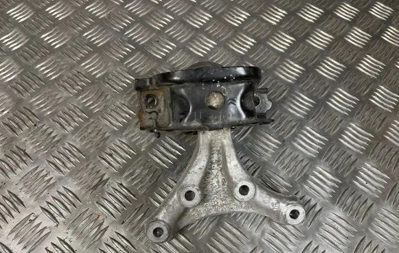 Peugeot 208 Engine mount bracket 9681706580 9678252080
