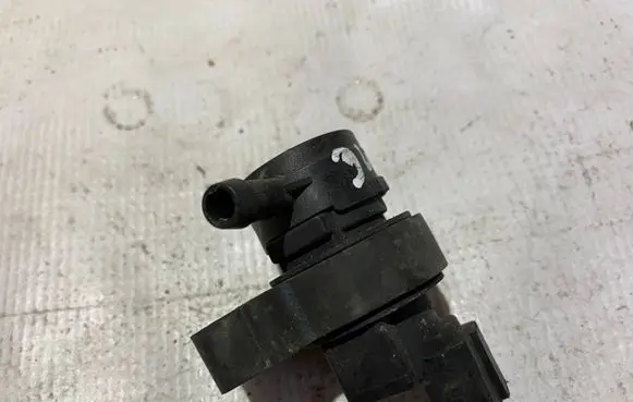Mercedes-Benz S W220 Turbo solenoid valve 0004701593 A0004701593