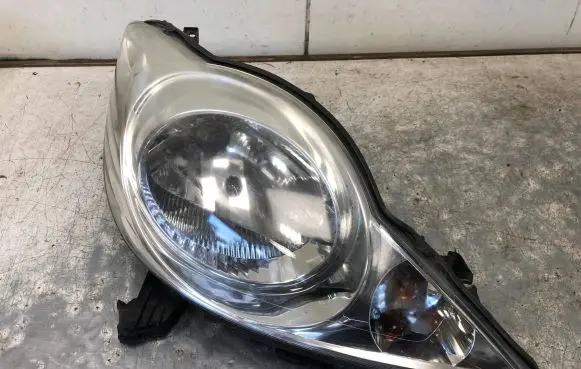 Peugeot 107 Headlight/headlamp 81110-0H030