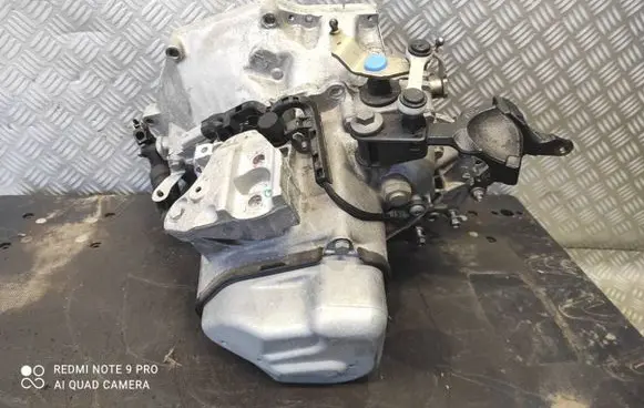 Peugeot 208 Manual 5 speed gearbox 20A704 1553945