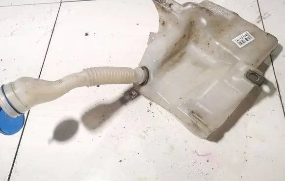 Ford C-MAX II Windshield washer fluid reservoir/tank AV6117B613A