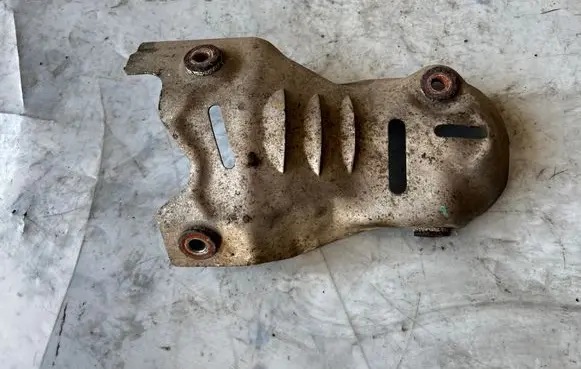 Toyota RAV 4 (XA20) Exhaust heat shield