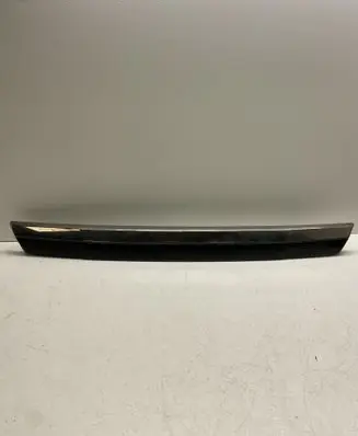 Tailgate trim
