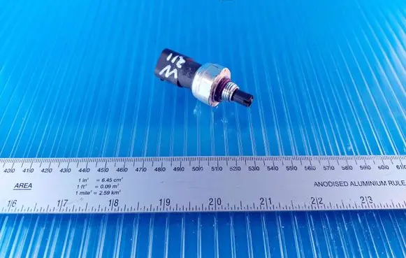 Mercedes-Benz E W211 Air conditioning (A/C) pressure sensor A2038800472 16640