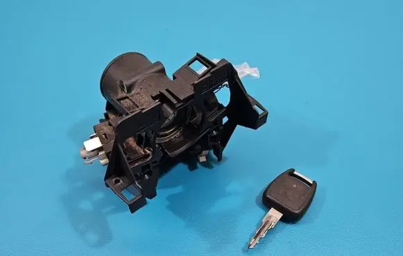 Opel Zafira A Ignition lock 90589313 IMPRK1525857