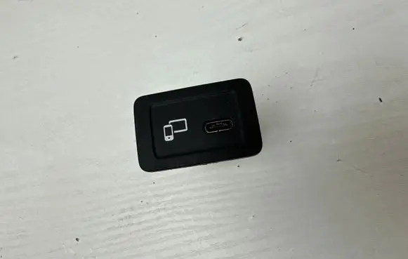 Mercedes-Benz A W177 AMG USB socket connector A2478203802 0007133 WW1751WW1751