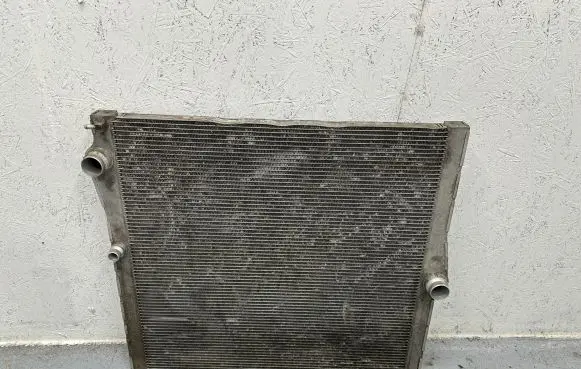 BMW X5M E70 Coolant radiator 7589467 17117589467