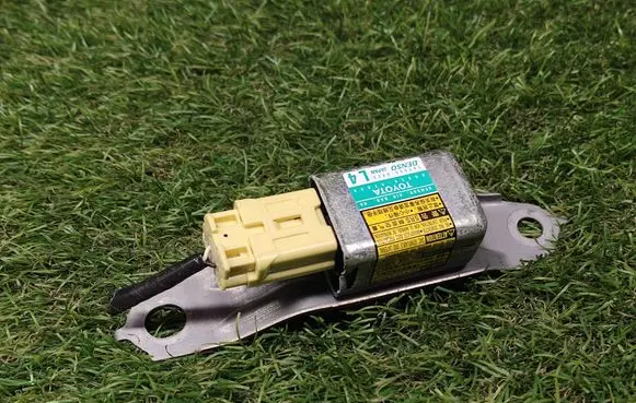 Toyota Prius (XW20) Airbag deployment crash/impact sensor 8983447020 1879000922