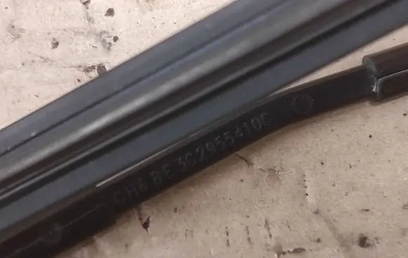 Volkswagen PASSAT B6 Front wiper blade arm 3C2955410C
