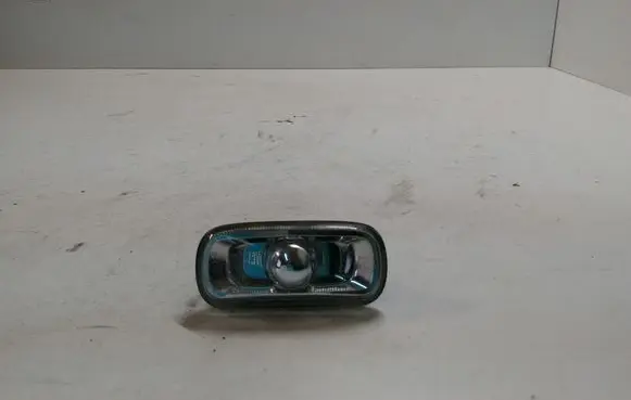 Audi A4 S4 B6 8E 8H Front fender indicator light 8E0949127