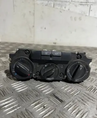Volkswagen PASSAT B6 Climate control unit 1CE747309