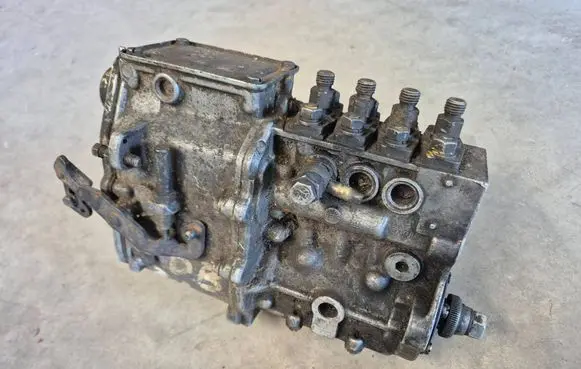 Mercedes-Benz W123 Fuel injection high pressure pump 0403244004