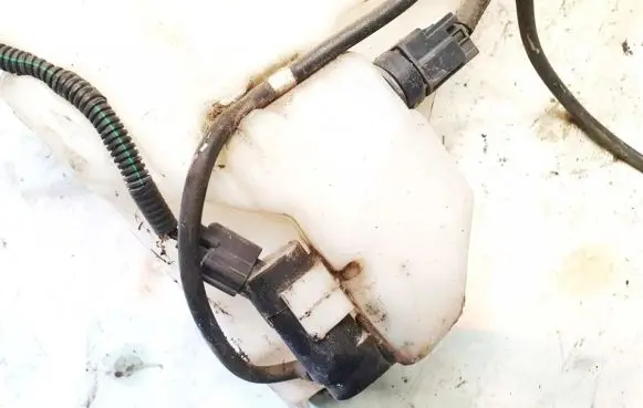 Volvo S40 Windscreen/windshield washer pump