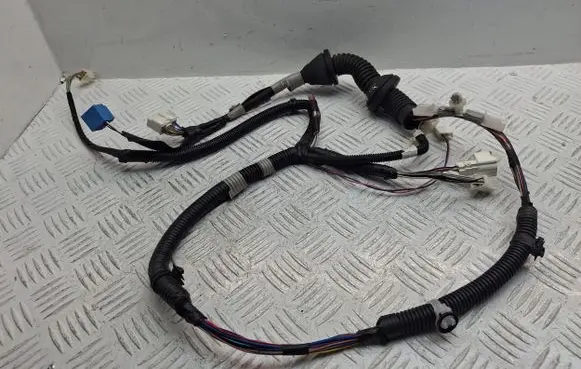 Toyota Verso Front door wiring loom 821520F060A 821520F060