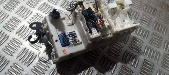Toyota RAV 4 (XA20) Fuse box set 82733