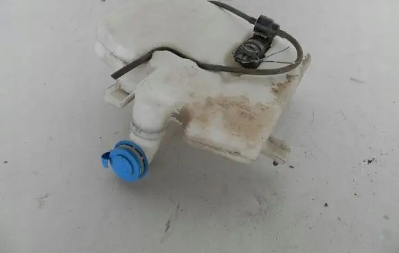 Suzuki Wagon R+ Windshield washer fluid reservoir/tank 