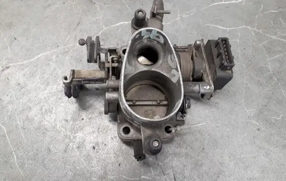 Audi A4 S4 B5 8D Throttle body valve 028120431