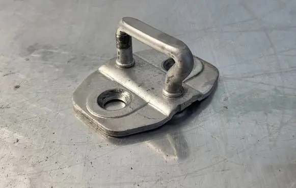 Jeep Compass Front door lock loop/hook striker 19471