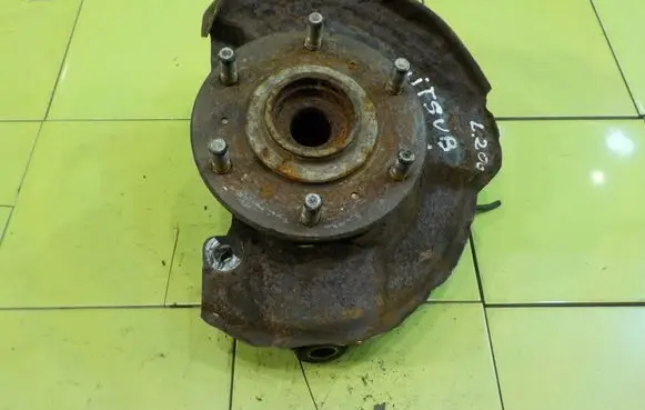 Mitsubishi L200 Front wheel hub spindle knuckle PRZOD
