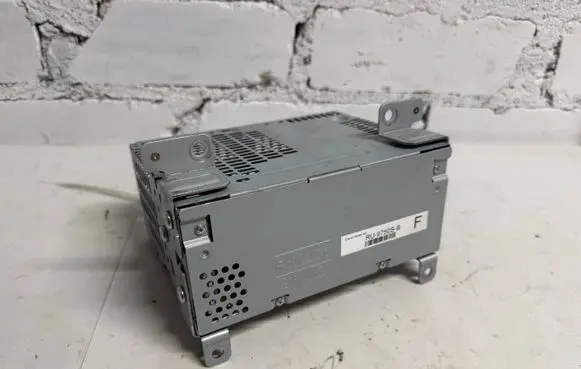 Ford Mustang VI Head unit multimedia control KR3T18D832DC 0012133