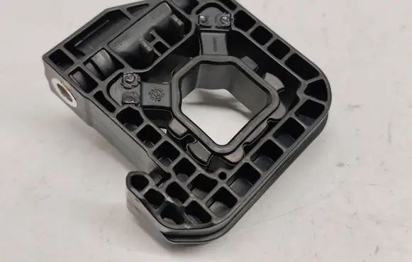 BMW X5 G05 Radiator mount bracket 8642753 17118642753