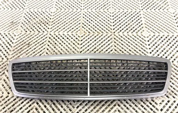 Mercedes-Benz C AMG W203 Front grill 2038800483